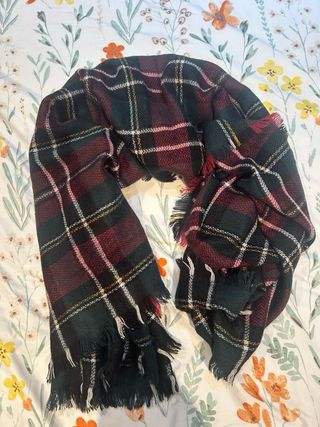 Bufanda de cuadros verde y rojo