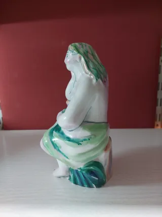 Mujer sentada Colmeiro Sargadelos