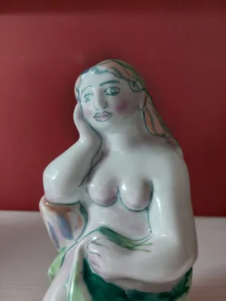 Mujer sentada Colmeiro Sargadelos
