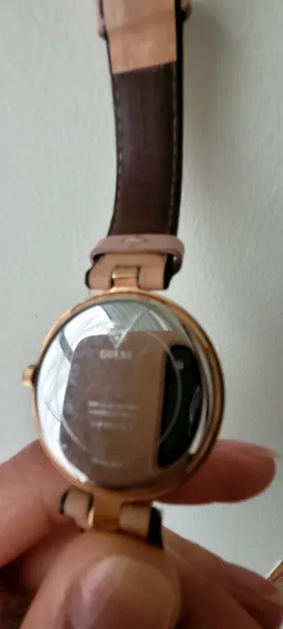 Reloj Guess Mujer Beige y Dorado