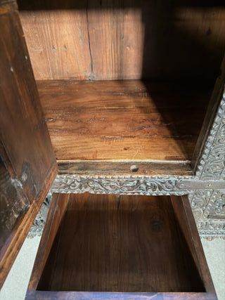 Aparador de madera tallada ANTIGUA RESTAURADA