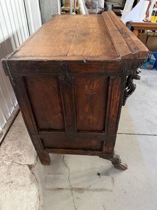 Aparador de madera tallada ANTIGUA RESTAURADA