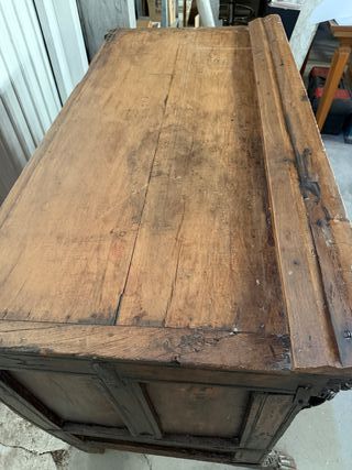 Aparador de madera tallada ANTIGUA RESTAURADA