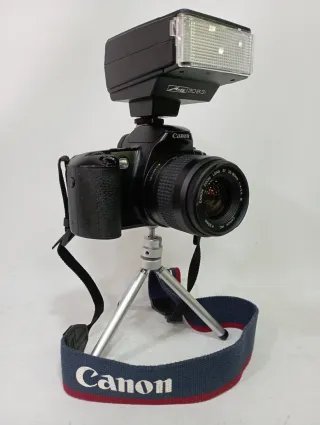 Canon EOS 500 Cámara Analógica + Flash Metz