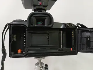 Canon EOS 500 Cámara Analógica + Flash Metz