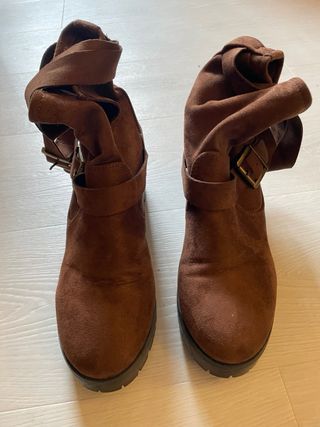 Botines marrones tacón hebillas talla 41