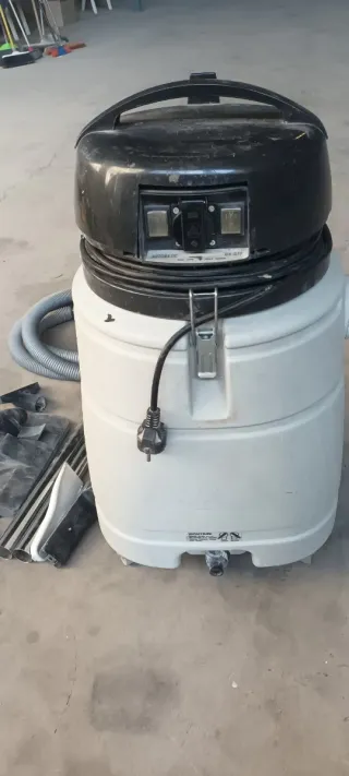 Aspiradora industrial con accesorios