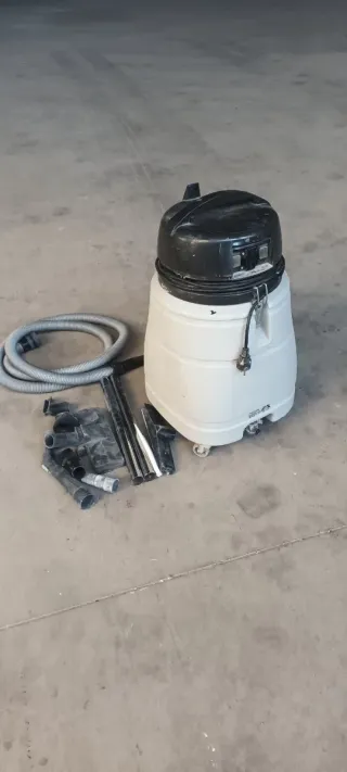 Aspiradora industrial con accesorios