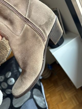 Botas de piel beige y marrón