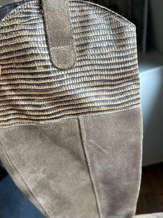 Botas de piel beige y marrón