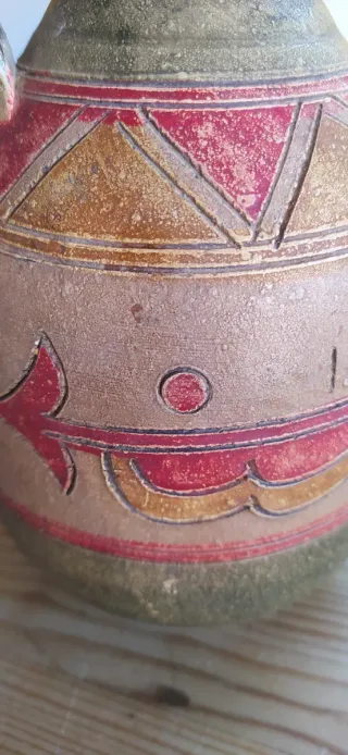 Jarrón de cerámica decorado