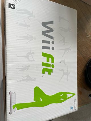 Consola Nintendo Wii con accesorios y juegos.