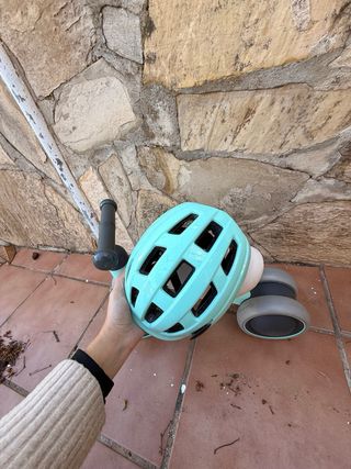 Bicicleta de aprendizaje Sawyer con casco