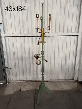 Lámpara de pie antigua