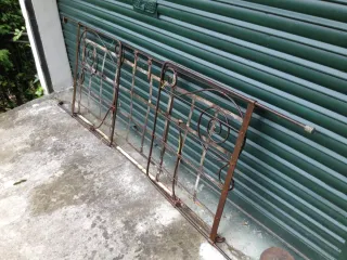 Cama antigua hierro forjado vintage