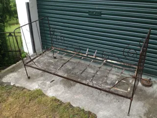 Cama antigua hierro forjado vintage