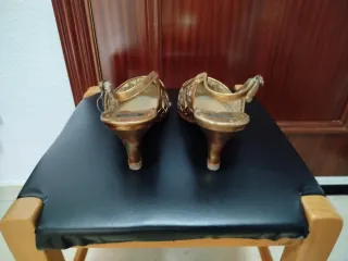 Zapatos ARFENTA dorados slingback