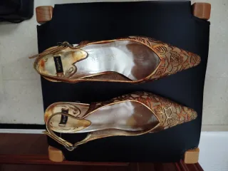 Zapatos ARFENTA dorados slingback