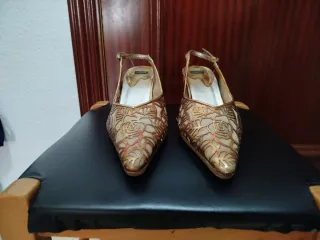 Zapatos ARFENTA dorados slingback