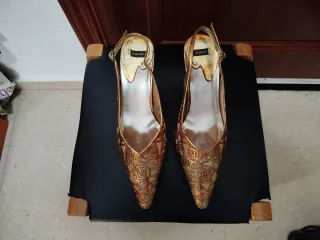 Zapatos ARFENTA dorados slingback