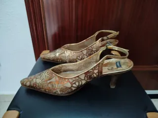 Zapatos ARFENTA dorados slingback