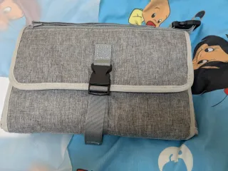 Cambiador de bebé plegable gris