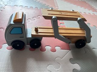 Camión Transportador Madera con 3 Autos