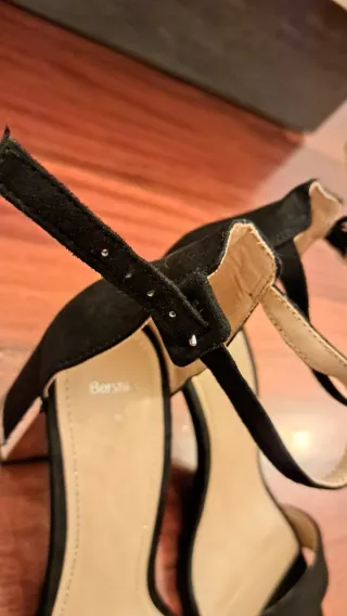 Sandalias negras tacón