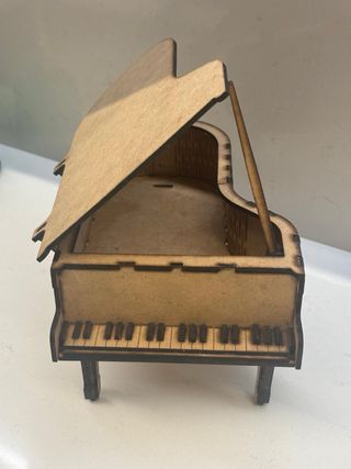 Figura Piano Madera
