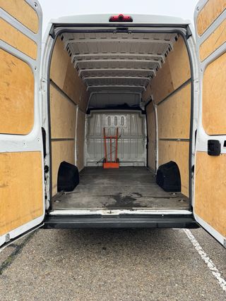 Alquiler de  furgonetas XXL. Sin conductor