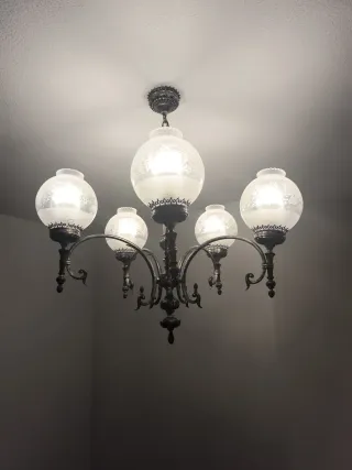 Lámpara de techo de metal y cristal