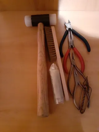 Herramientas de Joyería: Martillo, Cepillo y Alica