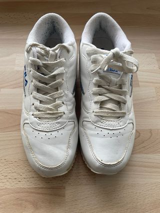 Zapatillas Fila Blancas y Azules t.42