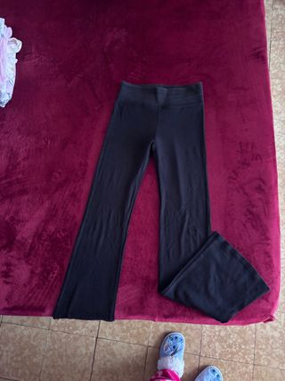 Pantalón negro campana