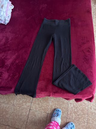 Pantalón negro campana
