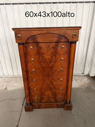 Cómoda de madera antigua restaurada