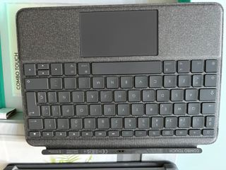 Logitech Combo Touch iPad 7/8/9 Gen ES