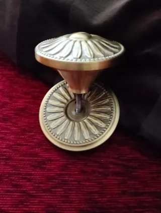 Pomo de puerta exterior con diseño floral