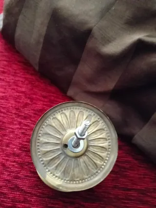 Pomo de puerta exterior con diseño floral