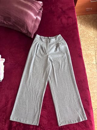 Pantalón gris de pinzas ancho