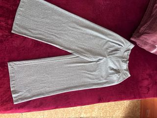 Pantalón gris de pinzas ancho