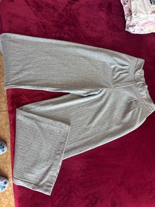 Pantalón gris de pinzas ancho