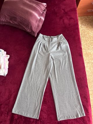 Pantalón gris de pinzas ancho