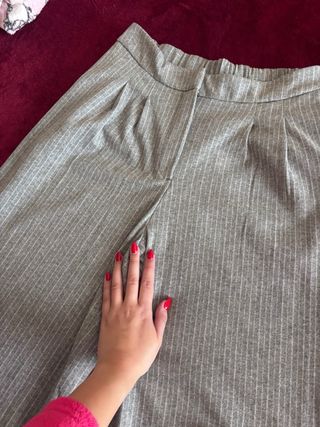 Pantalón gris de pinzas ancho
