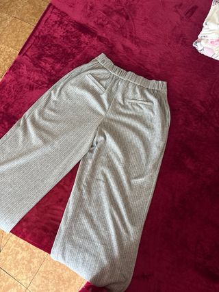 Pantalón gris de pinzas ancho