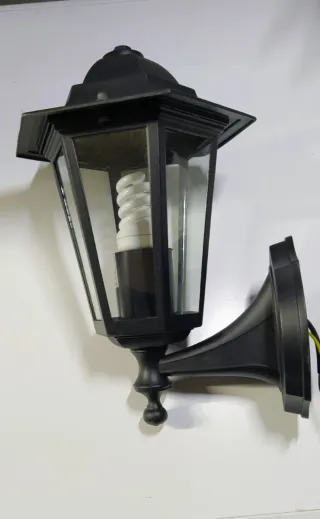 Lámpara de pared exterior negra