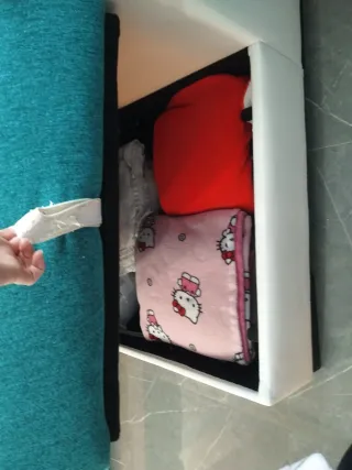 Sofá cheslong turquesa y blanco