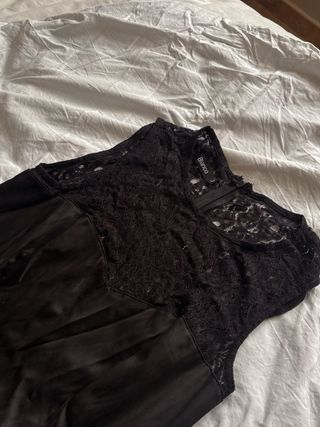 Vestido de fiesta negro con encaje