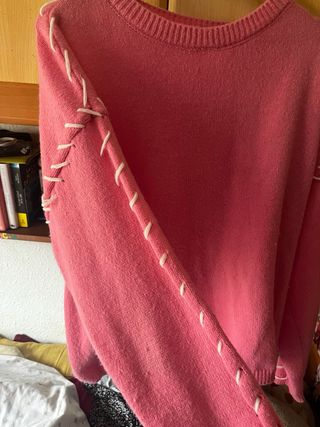 Jersey rosa con costuras en mangas