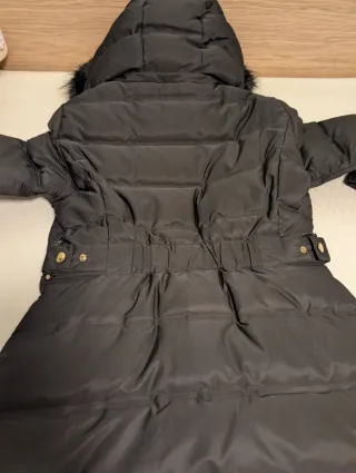 Plumífero Negro Zara con Capucha y Pelo.